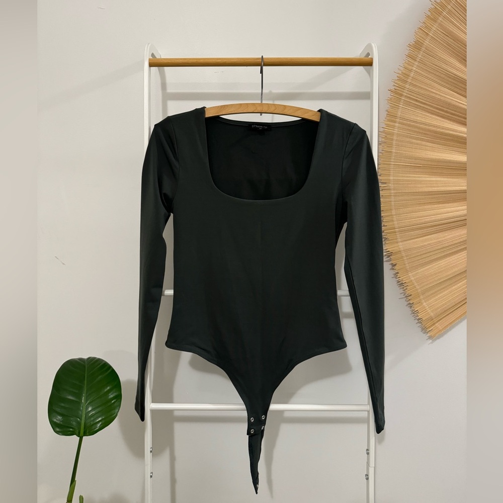 Dynamite Maren Sculpt Long Sleeve Square Neck
Bodysuit